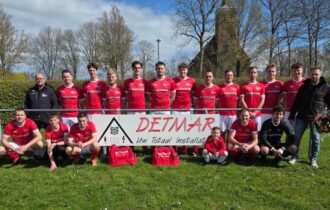 Nieuwe tassen voor de eerste selectie dankzij Installatiebedrijf Detmar